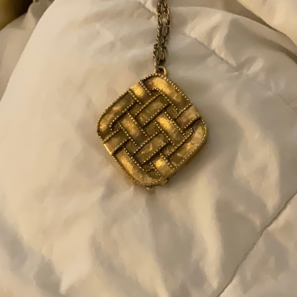 VTG AVIANCE perfum locket necklace - Picture 1 of 3